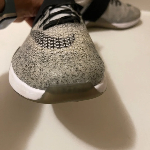 Nike Women's Air Zoom Strong.
White/black Ankle-high Training sneakers size 9.5 - Picture 4 of 12